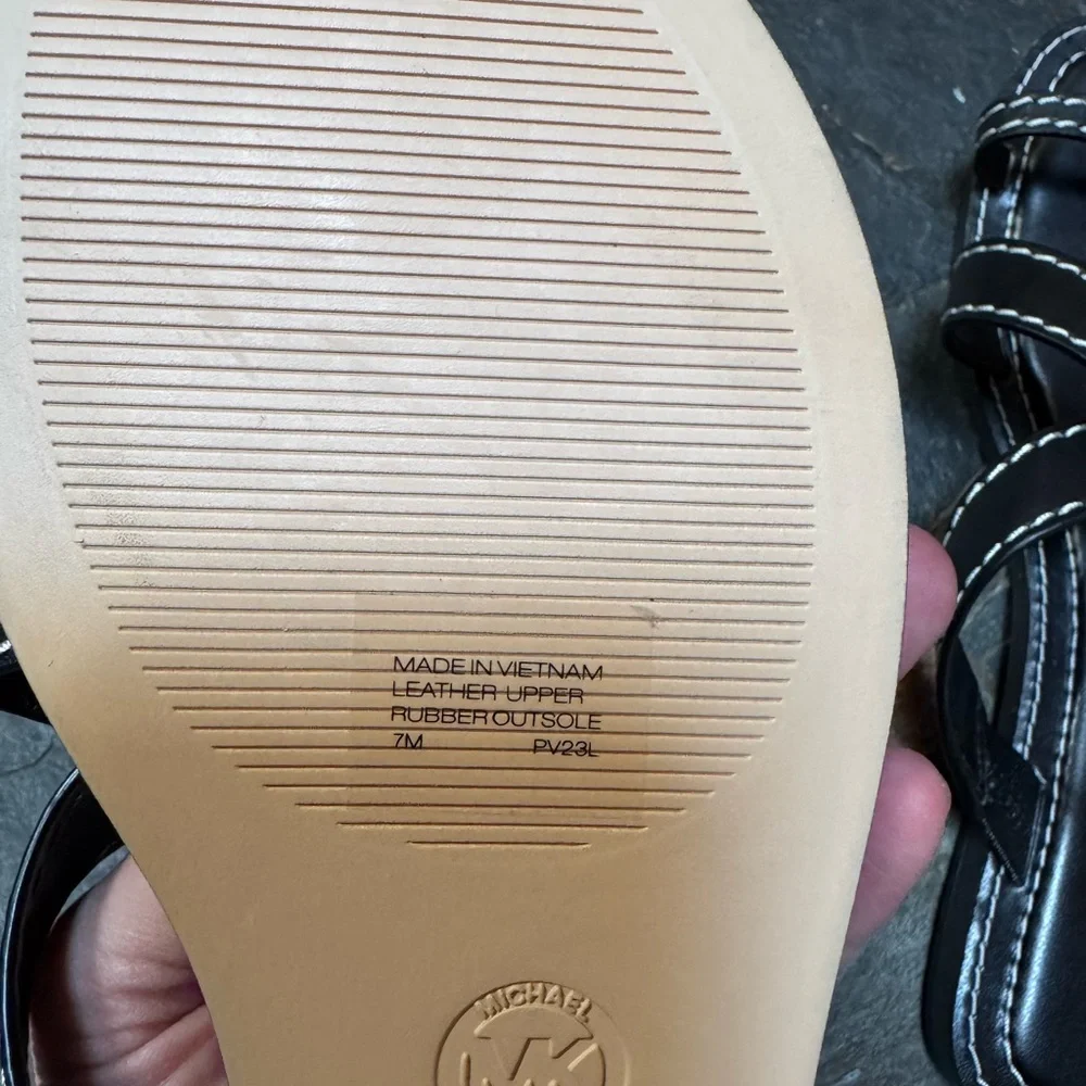 Michael Kors Women's Ashton Flat Thong Sandal size 7 - Picture 3 of 4